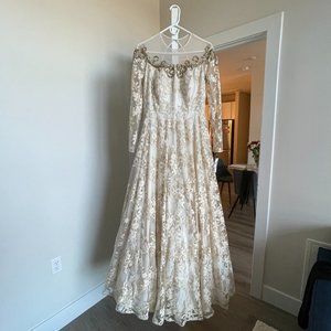 NEW Indo-Western Long Sleeve Dress & Dupatta, Cream with Gold Details - Size 6